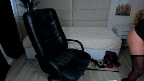 Dana Dom online show from 12.21.24