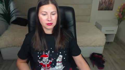 Dana Dom online show from 12.25.24