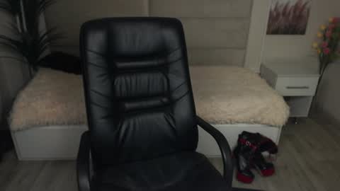 Dana Dom online show from 12.30.24