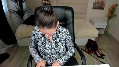 Dana Dom online show from 01.24.25