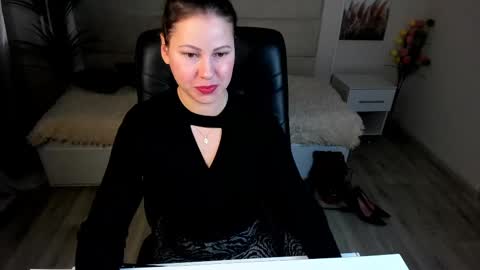 Dana Dom online show from 02.18.25