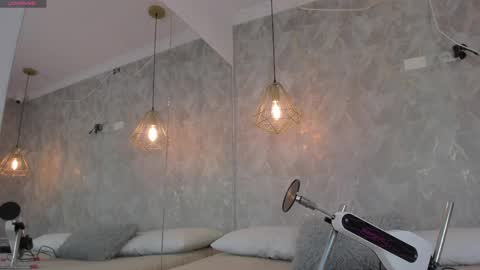    online show from 04.04.26