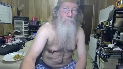 Snapshot of danagm chatting on 12.23.24 Dana online show from 12.23.24