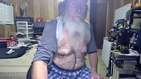 Snapshot of danagm chatting on 01.04.25 Dana online show from 01.04.25