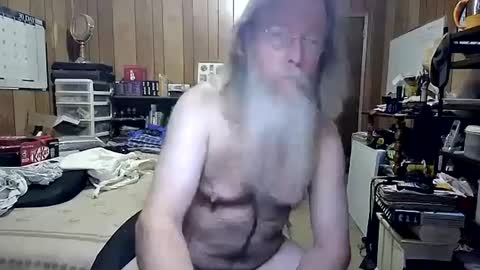 Snapshot of danagm chatting on 01.08.25 Dana online show from 01.08.25