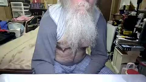 Snapshot of danagm chatting on 12.15.25 Dana online show from 12.15.25