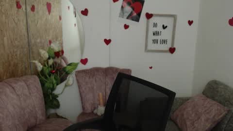 danalaleska online show from 10.21.25