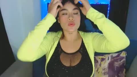 Snapshot of danessa_cruz chatting on 11.07.25 Danessa online show from 11.07.25