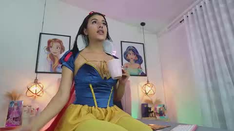 Snapshot of dani_parkerr chatting on 06.20.26 online show from 06.20.26
