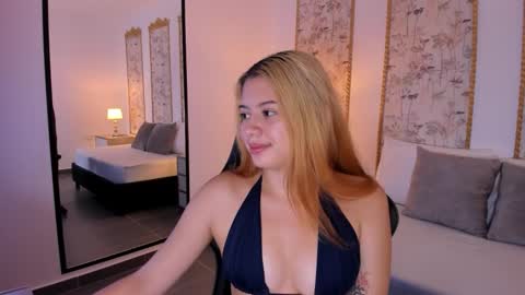 Snapshot of daniand_ chatting on 10.30.25 D A N I A online show from 10.30.25