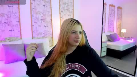 Snapshot of daniand_ chatting on 11.01.25 D A N I A online show from 11.01.25