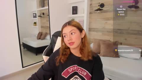 Snapshot of daniand_ chatting on 12.05.25 D A N I A online show from 12.05.25