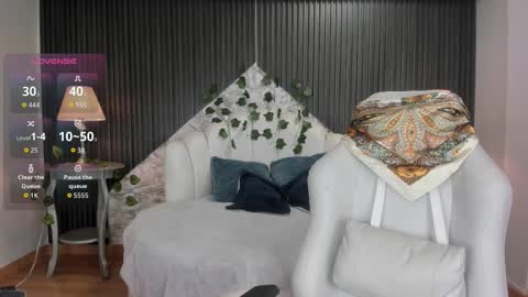 Snapshot of danicollinn chatting on 12.01.25 Daniela online show from 12.01.25