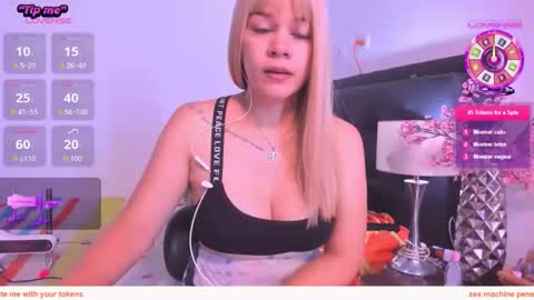Snapshot of daniela_beauty chatting on 04.25.26 daniela online show from 04.25.26