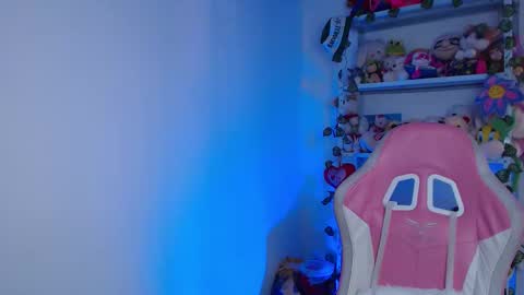 Snapshot of daniela_cute22 chatting on 11.25.25 DANIELA online show from 11.25.25