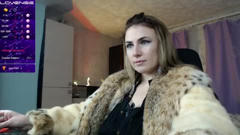 Daniela Cooper online show from 02.04.25