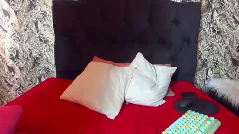 Snapshot of danielamonroe chatting on 11.18.25 danielamonroe online show from 11.18.25