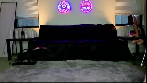 Snapshot of danielle_banks chatting on 11.20.25 Danielle Banks online show from 11.20.25