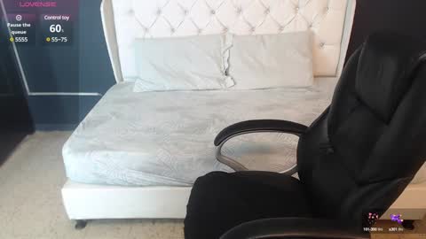 Snapshot of danielle_smithh chatting on 12.07.24 Danielle Smith online show from 12.07.24