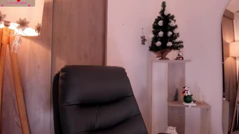 Danielle Rose online show from 12.03.25