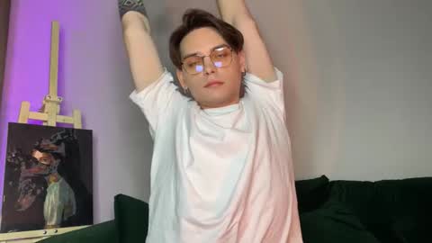 Snapshot of danieltuckerr chatting on 10.29.25 danieltuckerr online show from 10.29.25