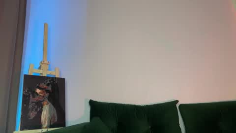 Snapshot of danieltuckerr chatting on 11.18.25 danieltuckerr online show from 11.18.25