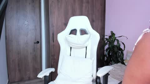 Snapshot of danii_jimenez chatting on 12.19.24 Daniela online show from 12.19.24