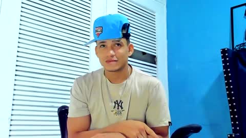 Snapshot of danii_scot chatting on 01.04.25 Dani online show from 01.04.25