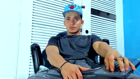 Snapshot of danii_scot chatting on 01.10.25 Dani online show from 01.10.25