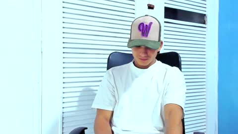 Snapshot of danii_scot chatting on 02.04.25 Dani online show from 02.04.25