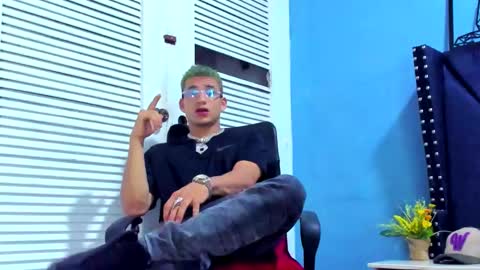 Snapshot of danii_scot chatting on 02.19.25 Dani online show from 02.19.25