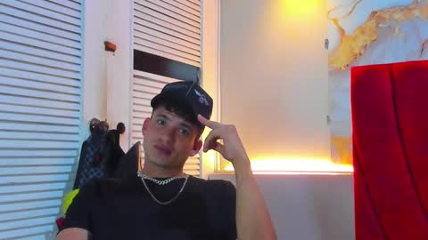 Snapshot of danii_scot chatting on 10.29.25 Dani online show from 10.29.25