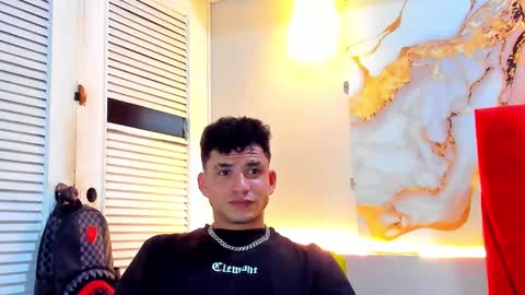 Snapshot of danii_scot chatting on 11.24.25 Dani online show from 11.24.25