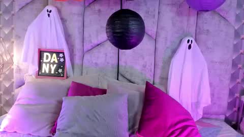 DaniiBelluci  online show from 10.30.25