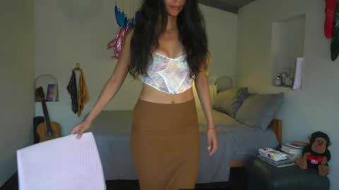 danalle .. online show from 04.18.26