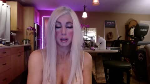 DanikaWhite69 online show from 10.04.25