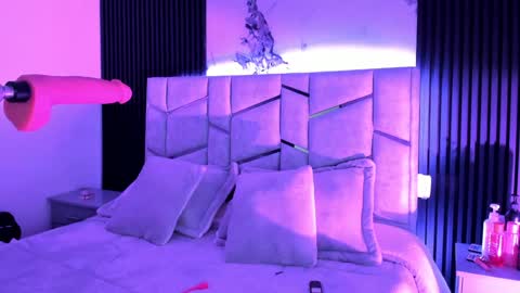 Snapshot of daniphoenixx chatting on 12.28.24 Dani Phonenix online show from 12.28.24