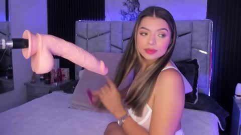 Snapshot of daniphoenixx chatting on 02.13.25 Dani Phonenix online show from 02.13.25