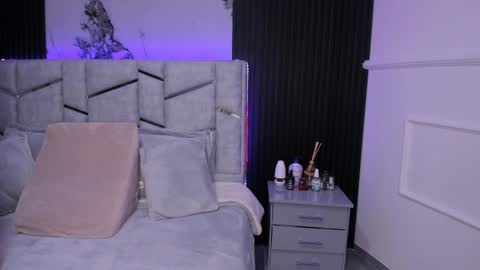 Snapshot of daniphoenixx chatting on 02.20.25 Dani Phonenix online show from 02.20.25