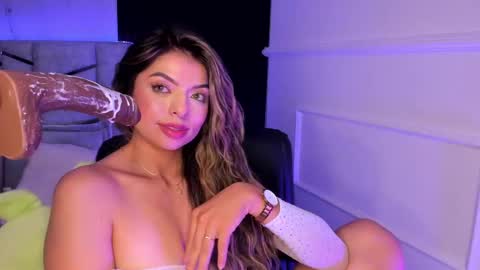 Snapshot of daniphoenixx chatting on 02.22.25 Dani Phonenix online show from 02.22.25