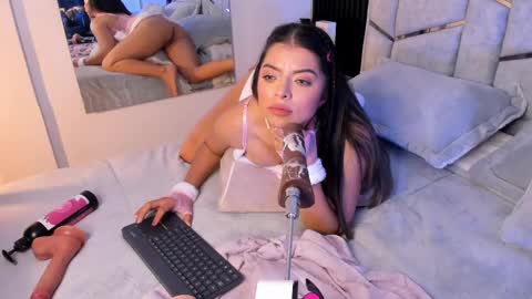 Snapshot of daniphoenixx chatting on 02.23.25 Dani Phonenix online show from 02.23.25