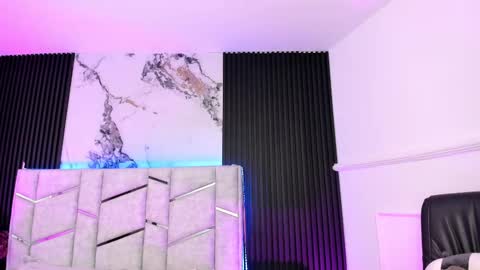 Snapshot of daniphoenixx chatting on 09.25.25 Dani Phonenix online show from 09.25.25