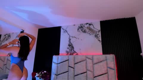 Snapshot of daniphoenixx chatting on 10.25.25 Dani Phonenix online show from 10.25.25