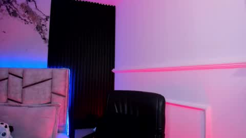 Snapshot of daniphoenixx chatting on 10.27.25 Dani Phonenix online show from 10.27.25