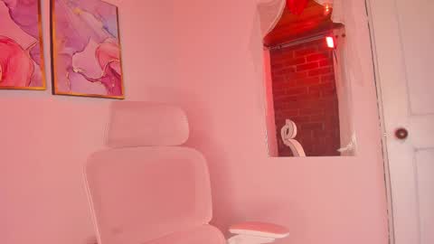 Danna Lovs online show from 02.28.25