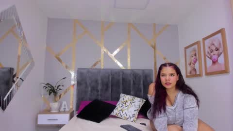 Snapshot of danna_reyess chatting on 03.01.25 Danna online show from 03.01.25