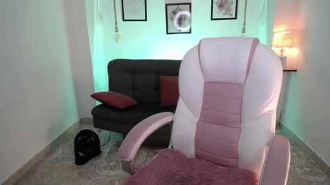 Snapshot of danna_rouse_ chatting on 10.23.25 Danna online show from 10.23.25