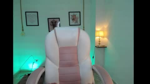 Snapshot of danna_rouse_ chatting on 06.29.26 Danna online show from 06.29.26