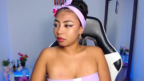 Snapshot of danna_schmidt23 chatting on 12.12.24 Danna online show from 12.12.24