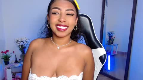 Snapshot of danna_schmidt23 chatting on 02.01.25 Danna online show from 02.01.25